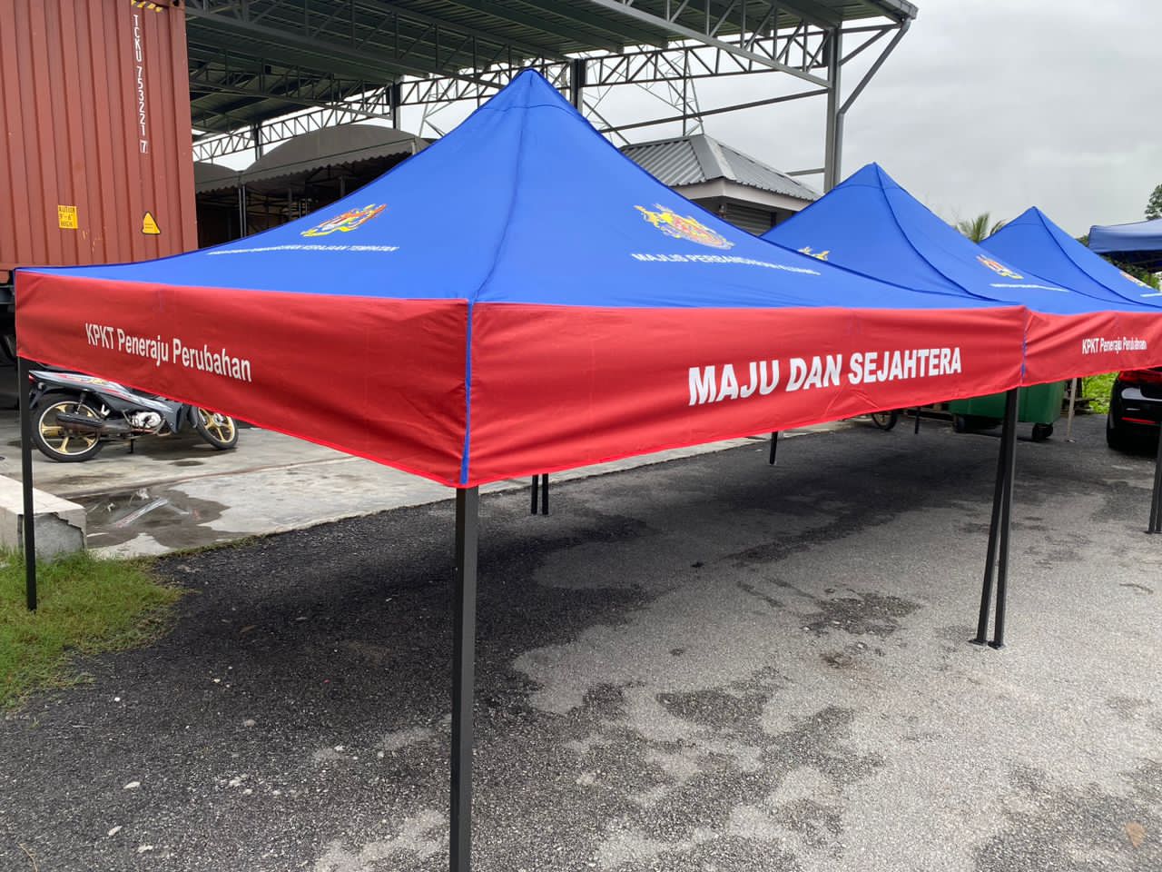 Kanopi bercetak dua warna KPKT Maju dan Sejahtera